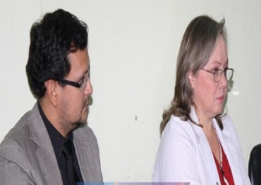 Partera condenada sigue en hospitales