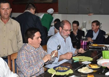 Ministro de Agricultura visita feria de CDE
