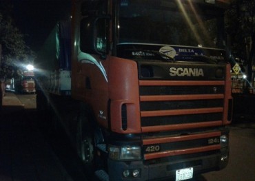 Intentaba robar, pero fue arrollado por un camión y está grave en el hospital