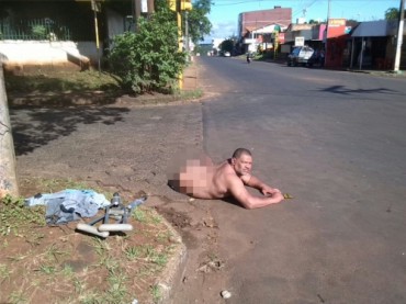 Enajenado queda tirado en la calle