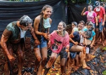Denuncian que dos estudiantes fueron abusadas durante “bautismo”